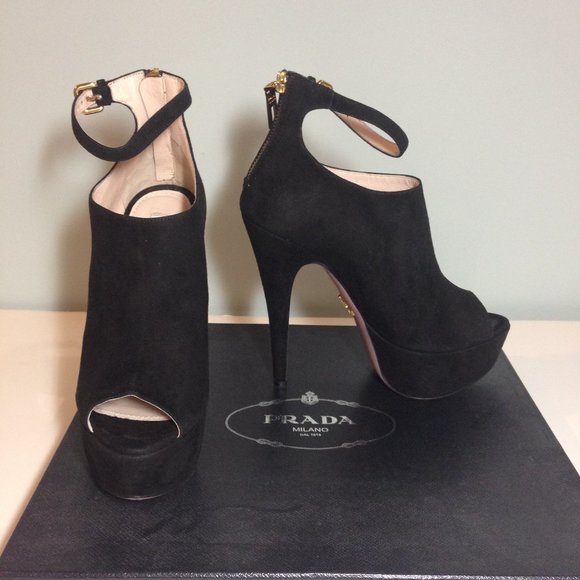 Authentic Prada black suede leather platform bootie In New Condition - Picture 3 of 5